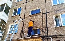 Замена прожектора над подъездом №4 дома по адресу ул. Кронита, 13