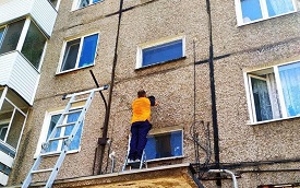 Замена прожектора над подъездом №4 дома по адресу ул. Кронита, 13