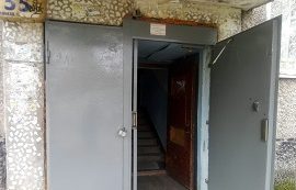Покраска входных дверей в доме по адресу ул. Академика Веденеева, 55