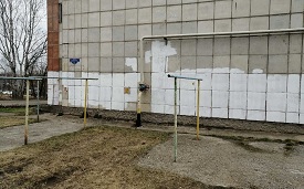Закрашивание граффити на фасадах домов