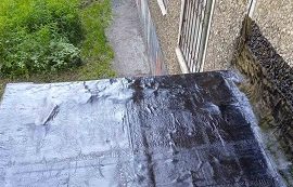 Ремонт козырьков входных групп дома по адресу ул. Волховская, 32