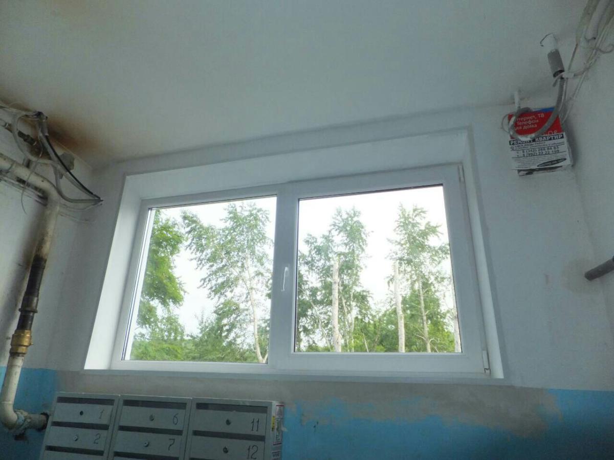 Замена окон в подъездах № 1, 2, 3 и 4 дома по адресу ул. Волховская, 32